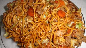 Receita de Yakisoba. Quem disse que fazer essa receita é difícil?