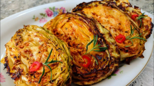 Receita de Repolho Assado de um jeito que você NUNCA viu e que vai te surpreender. Super fácil e é uma delícia!