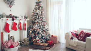espaço da sala decorada para o natal
