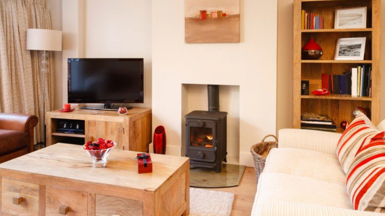 sala de estar com decoração em cor creme