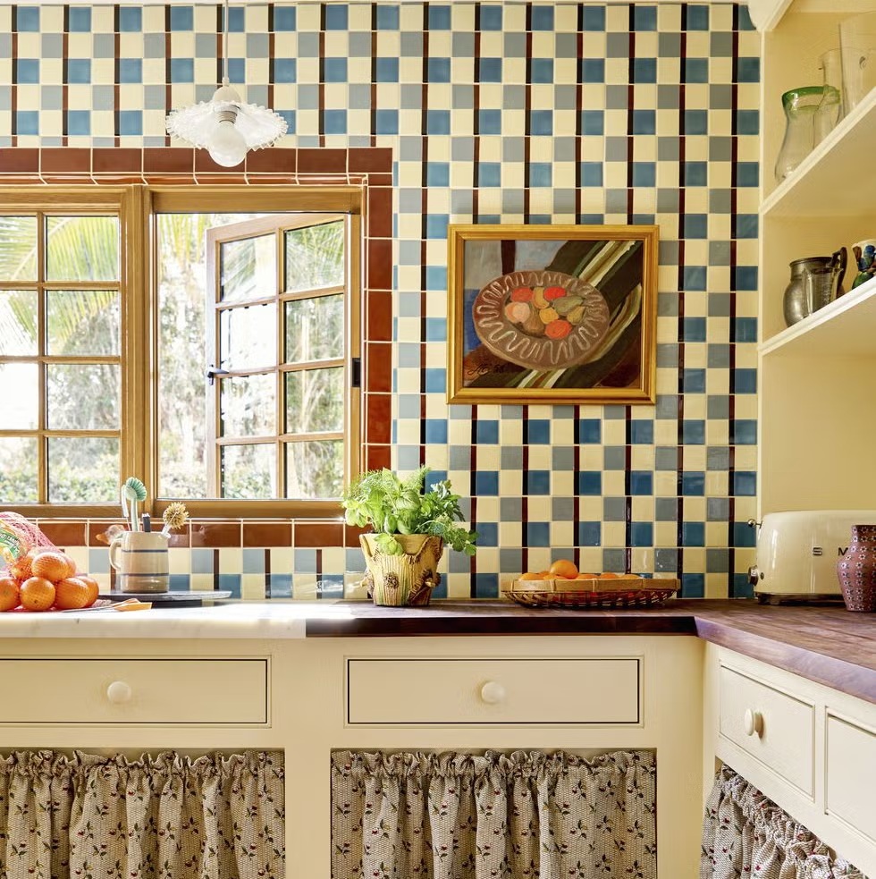 armários de cozinha em cor amarelo manteiga