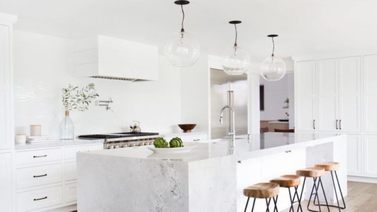 cozinha completamente branca