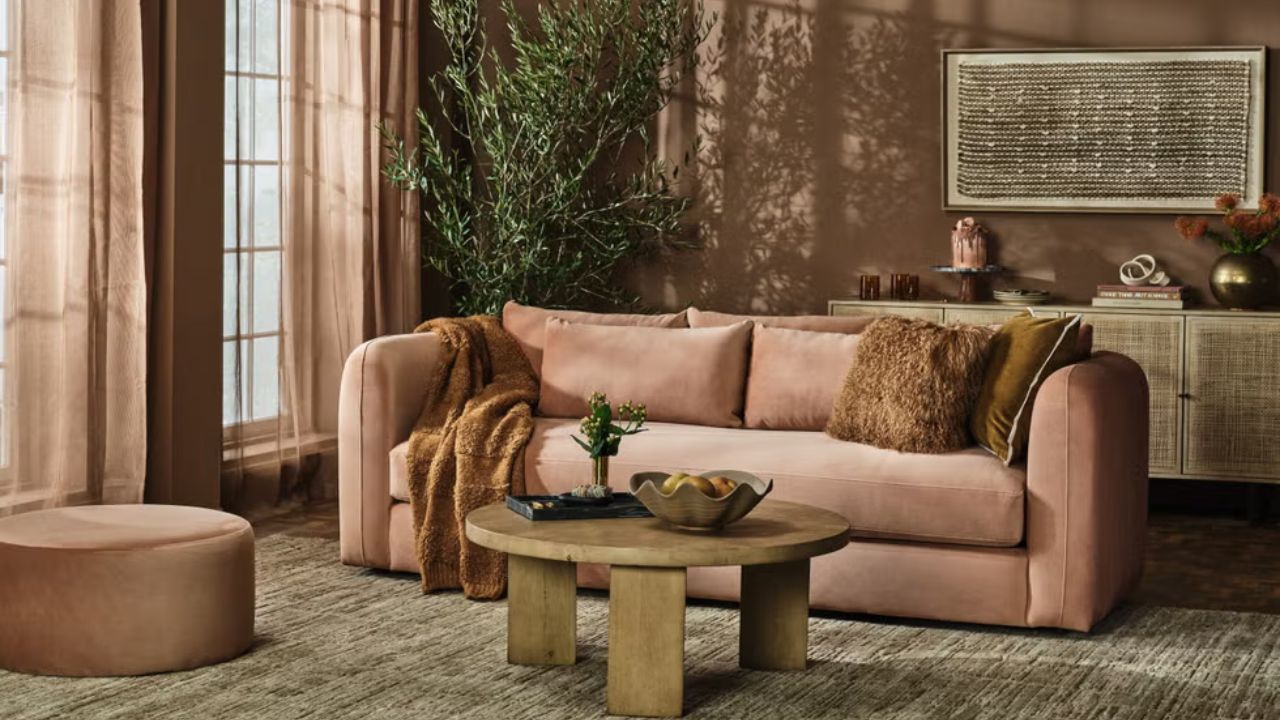 sala de estar decorada com o tom mocha mousse