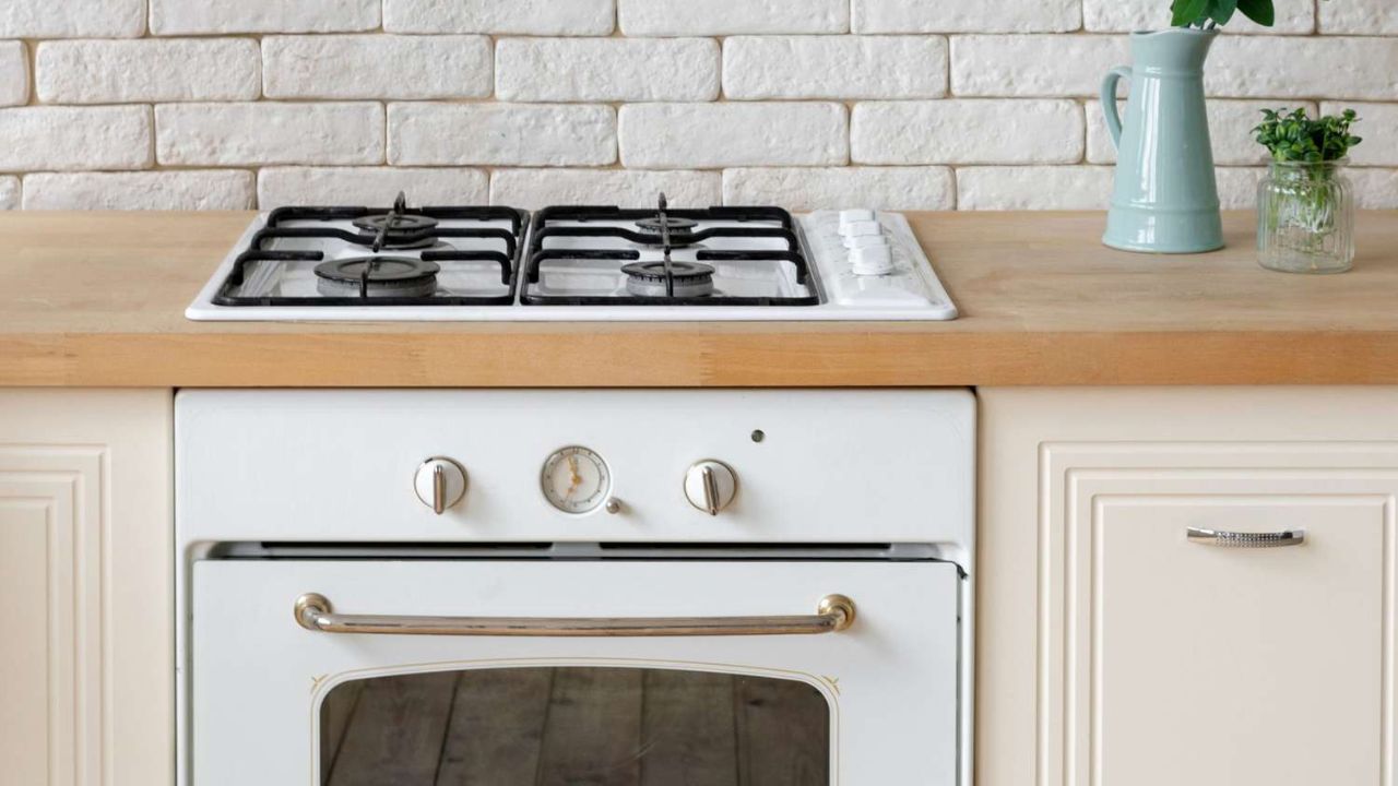 fogão antigo na cozinha