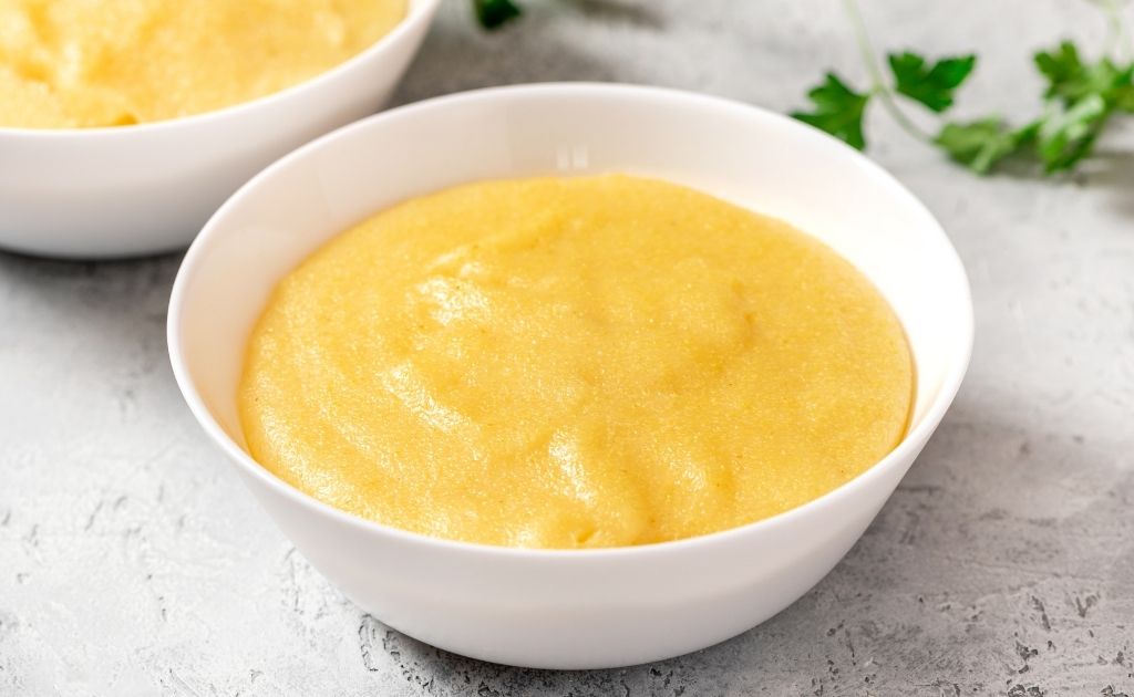 Como fazer polenta molinha e cremosa e o que servir