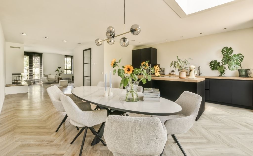 Sala com mesa de jantar perfeita oval